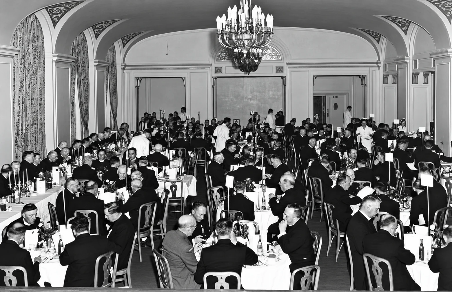 Bandeja de fiestas del 50 en 1946