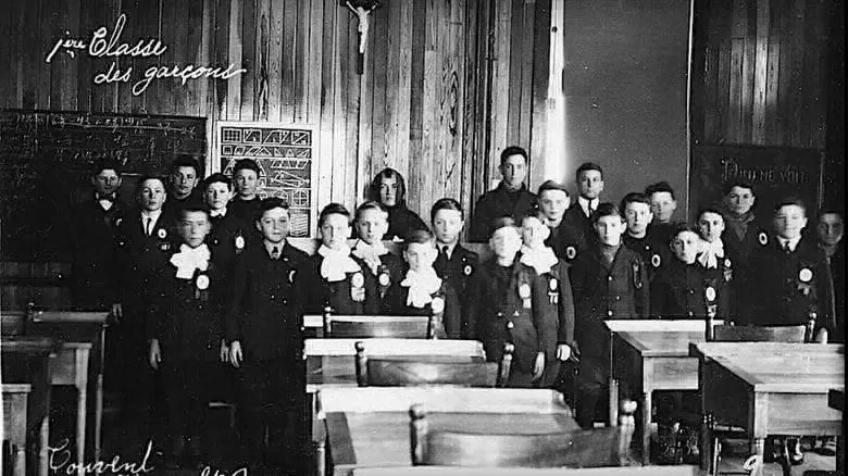 Clase de chicos en Havre-Saint-Pierre, alrededor de 1920.1930