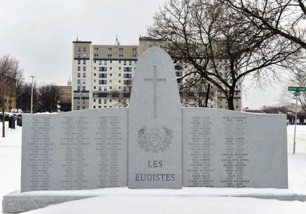 Monumento de Los Eudistas al cementerio de Nuestra Señora de Belmont en Quebec