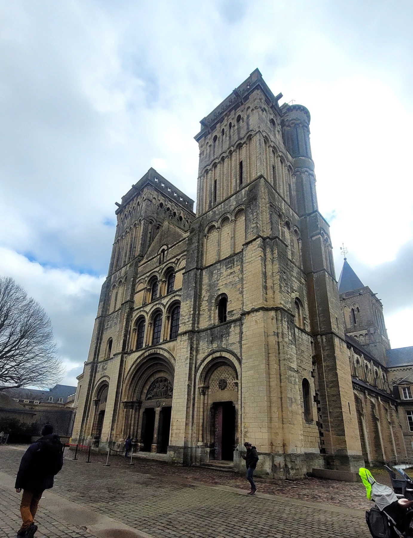 L.A.A.A. de la Iglesia Abadía de la Trinidad, en las Damas de Caen