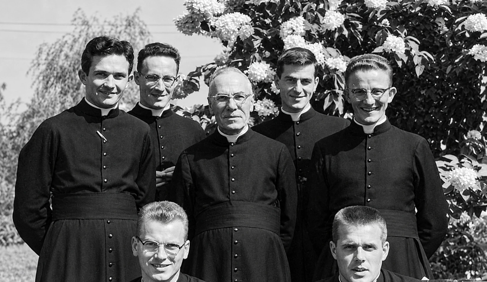 Seminaristas incorporados entre ellos el Padre Quirion